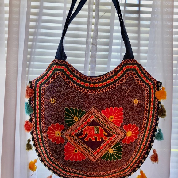 BANJARA  POM POM & TASSLED EMBROIDERED ELEPHANT & FLORAL ZIPPER PURSE / INDIA - Picture 1 of 14